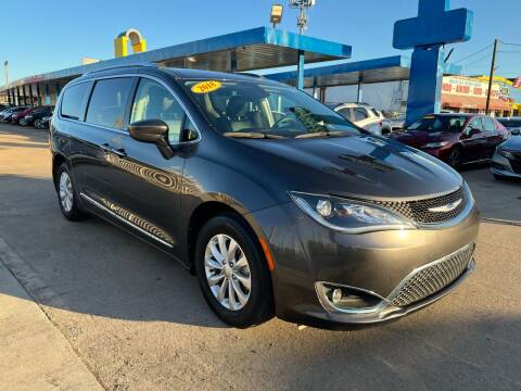 2018 Chrysler Pacifica for sale at Auto Selection of Houston in Houston TX