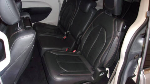 2017 Chrysler Pacifica Touring-L Plus