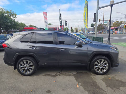 2021 Toyota RAV4 XLE Premium