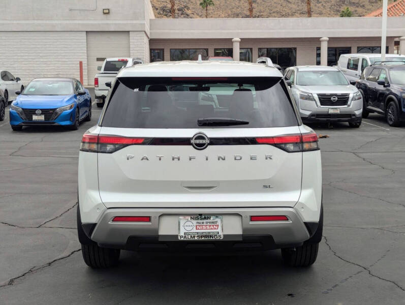 2025 Nissan Pathfinder SL