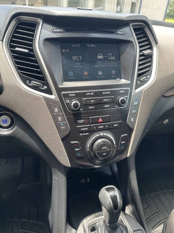 2017 Hyundai Santa Fe SE