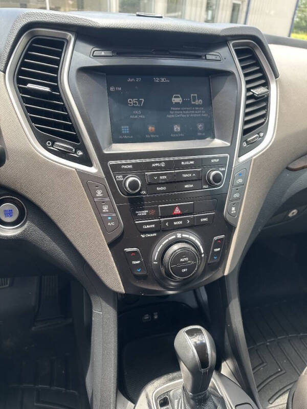 2017 Hyundai Santa Fe SE