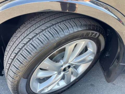 2017 Infiniti QX30 Premium