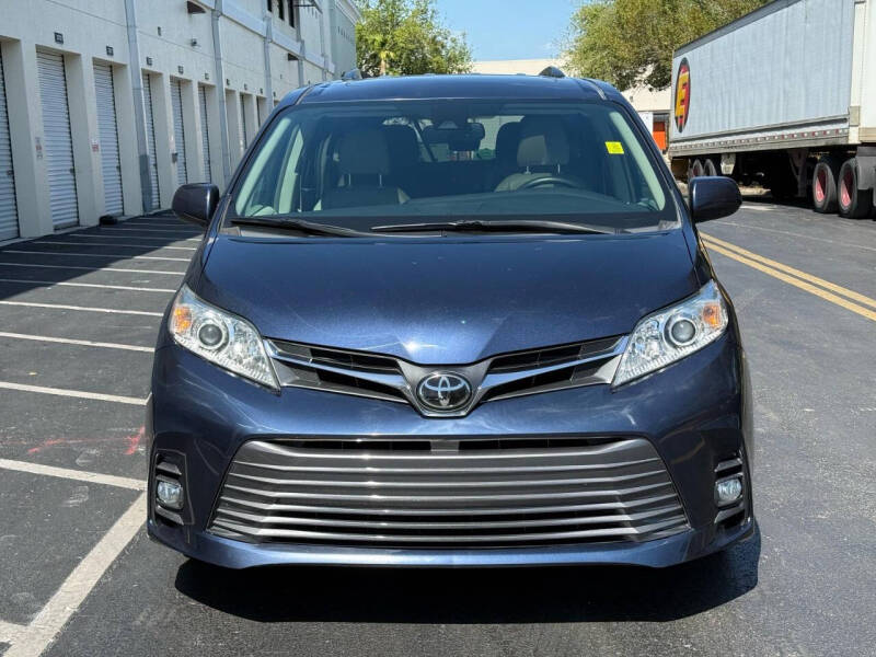 2018 Toyota Sienna XLE 8-Passenger