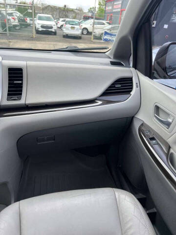 2020 Toyota Sienna XLE 7-Passenger