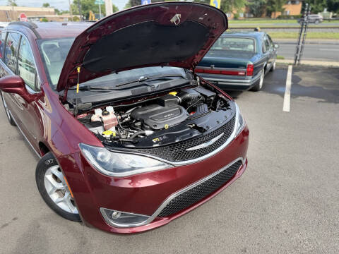 2017 Chrysler Pacifica Touring-L