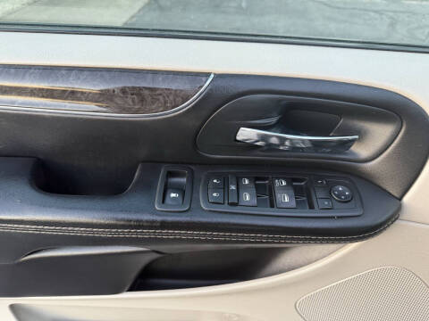 2014 Chrysler Town and Country Touring