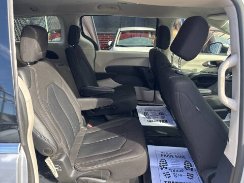 2022 Chrysler Voyager LX