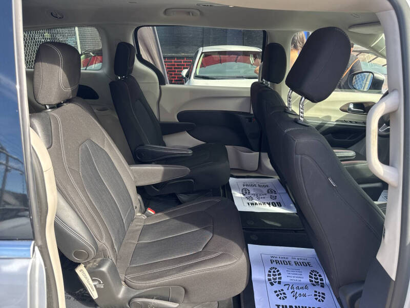 2022 Chrysler Voyager LX