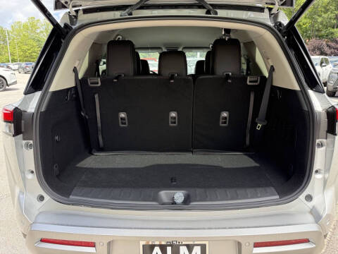 2025 Nissan Pathfinder SL