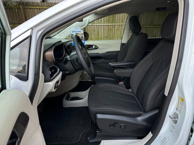 2020 Chrysler Pacifica Limited Red S