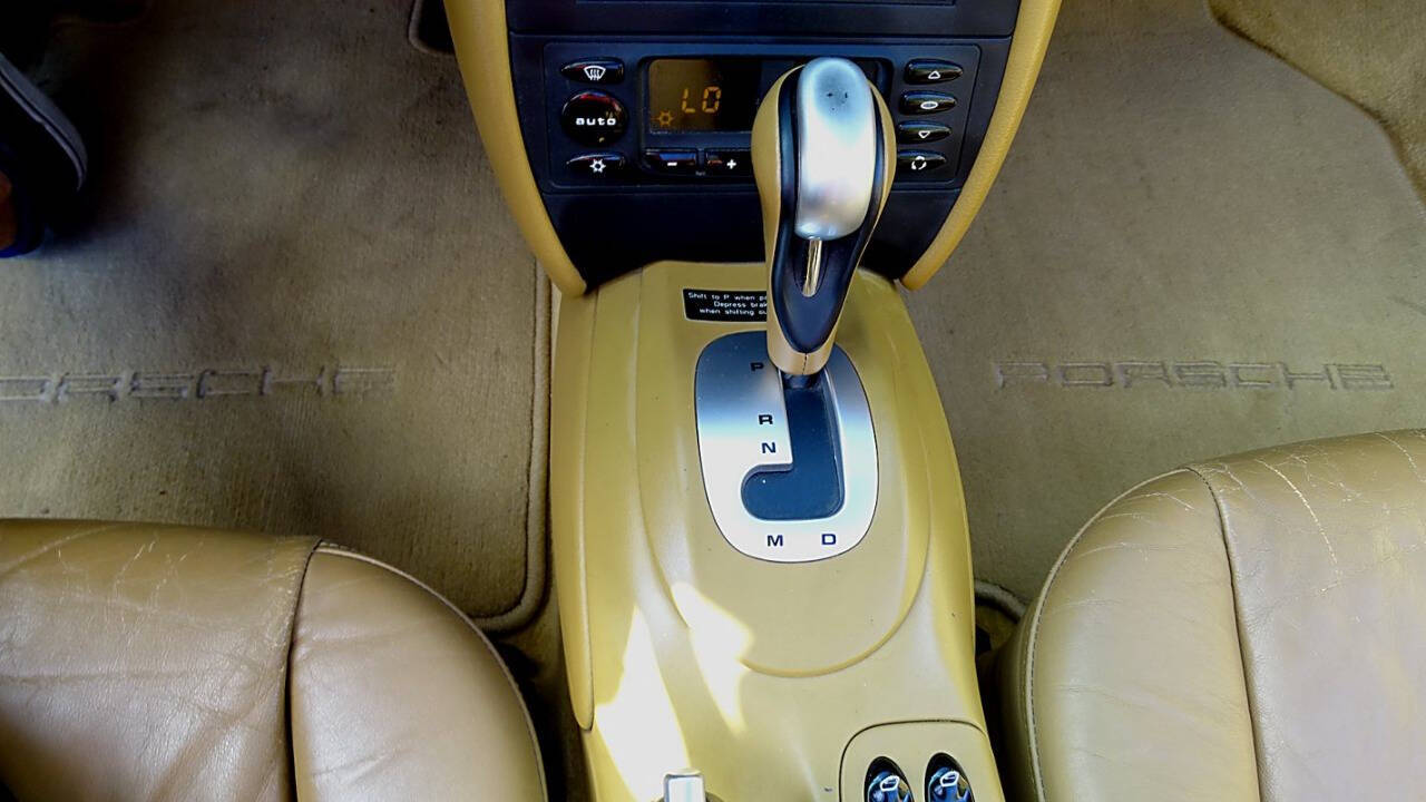 2001 Porsche 911 25