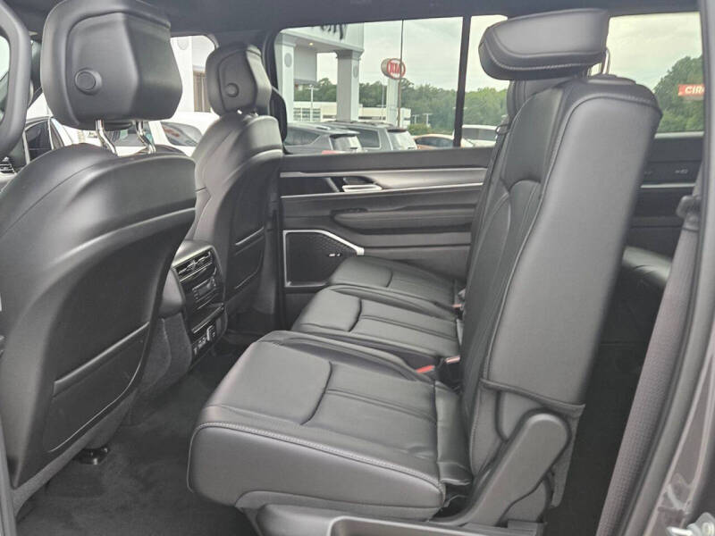 2025 Jeep Wagoneer L