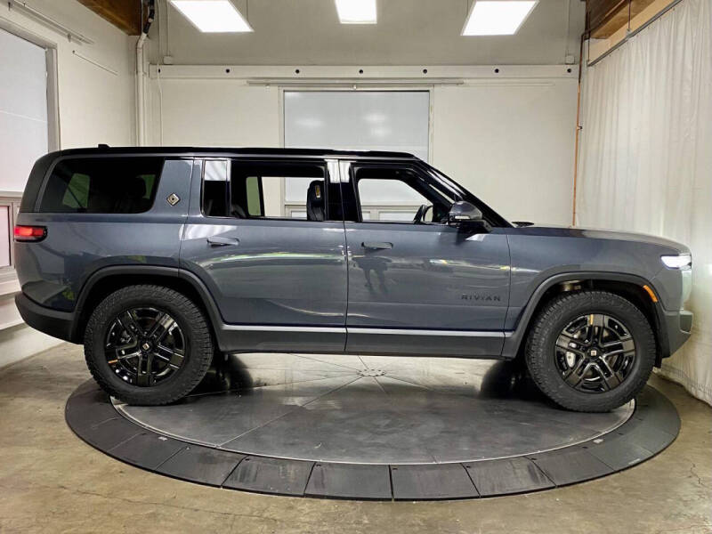 2025 Rivian R1S