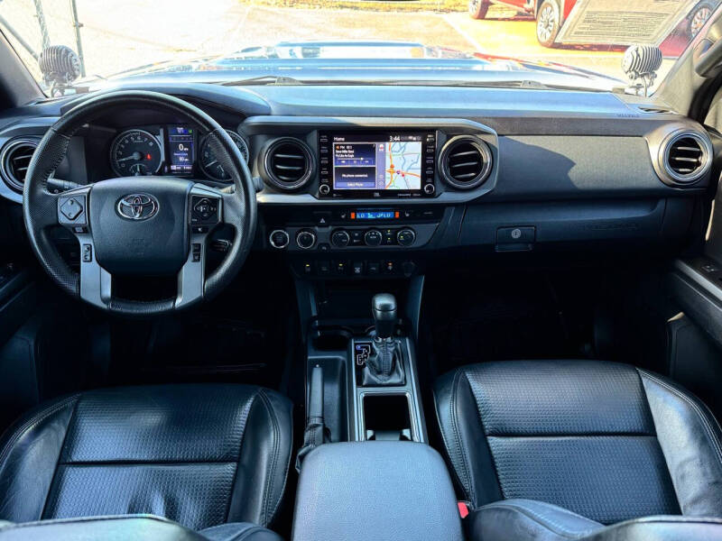 2020 Toyota Tacoma null photo 16