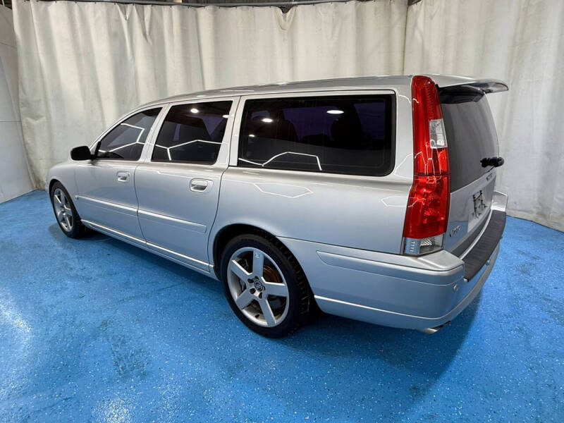 2005 Volvo V70 R