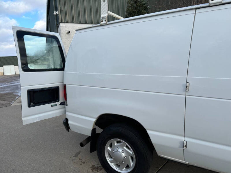 2013 Ford E-Series Econoline Van Commercial photo 19