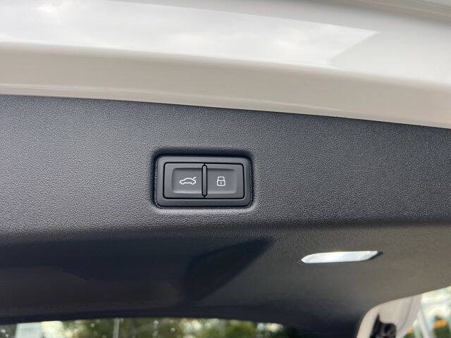 2025 Audi Q5 quattro Premium TFSI