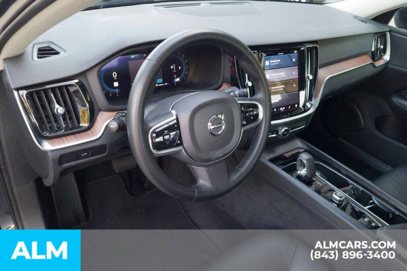 2024 Volvo S60 B5 Plus Dark Theme