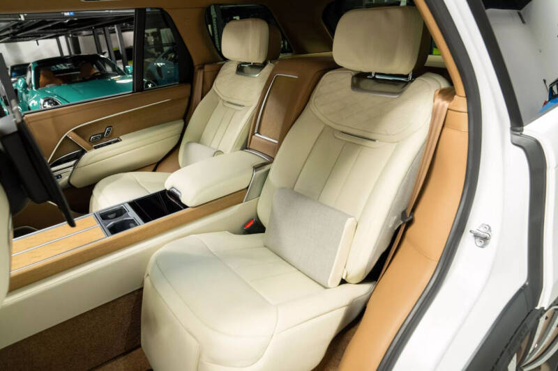 2024 Land Rover Range Rover P615 SV LWB