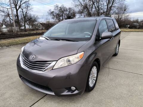 2012 Toyota Sienna for sale at Mr. Auto in Hamilton OH