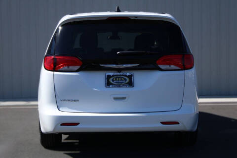 2022 Chrysler Voyager LX