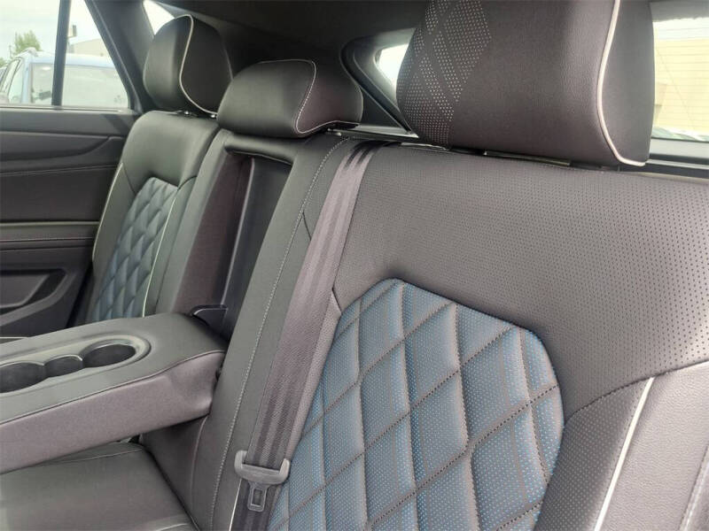 2025 Volkswagen Atlas Cross Sport SEL Premium R-Line 4Motion