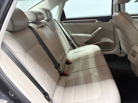 2017 Volkswagen Passat 1.8T R-Line