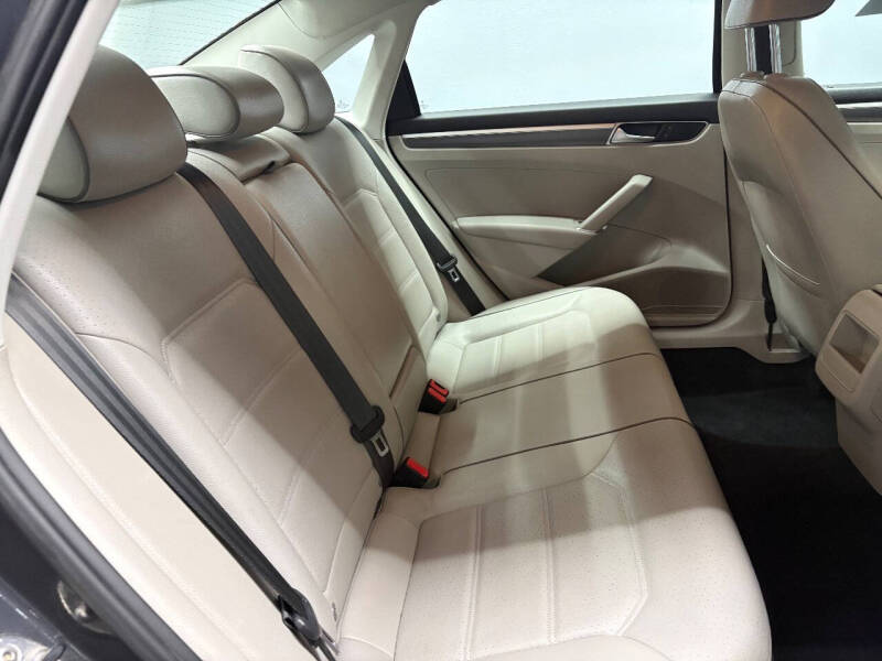 2017 Volkswagen Passat 1.8T R-Line