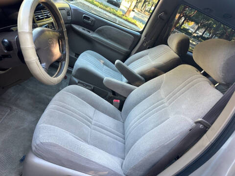 2002 Toyota Sienna LE