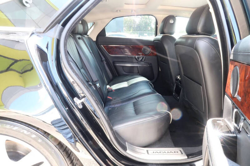 2017 Jaguar XJ R-Sport