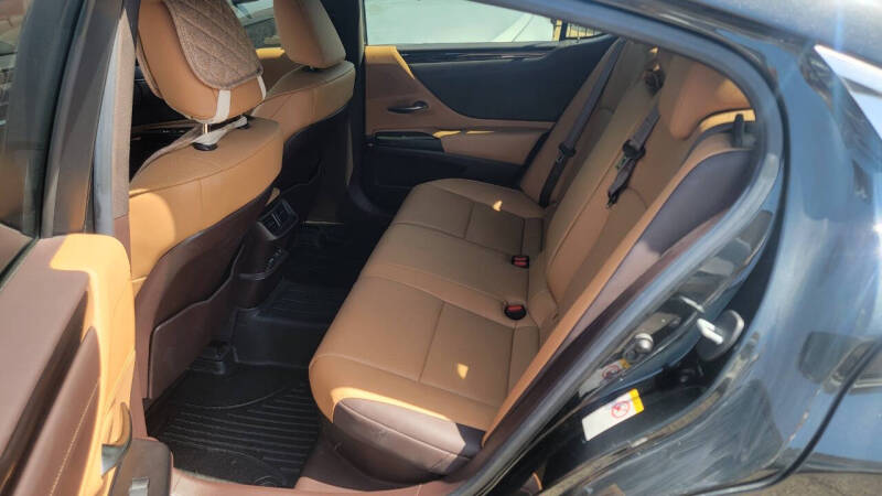 2019 Lexus ES 300h