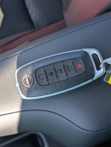 2025 Nissan Versa SR