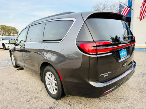 2022 Chrysler Pacifica Touring L