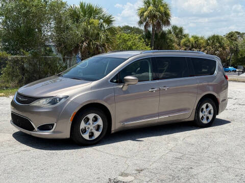 2017 Chrysler Pacifica Touring-L Plus