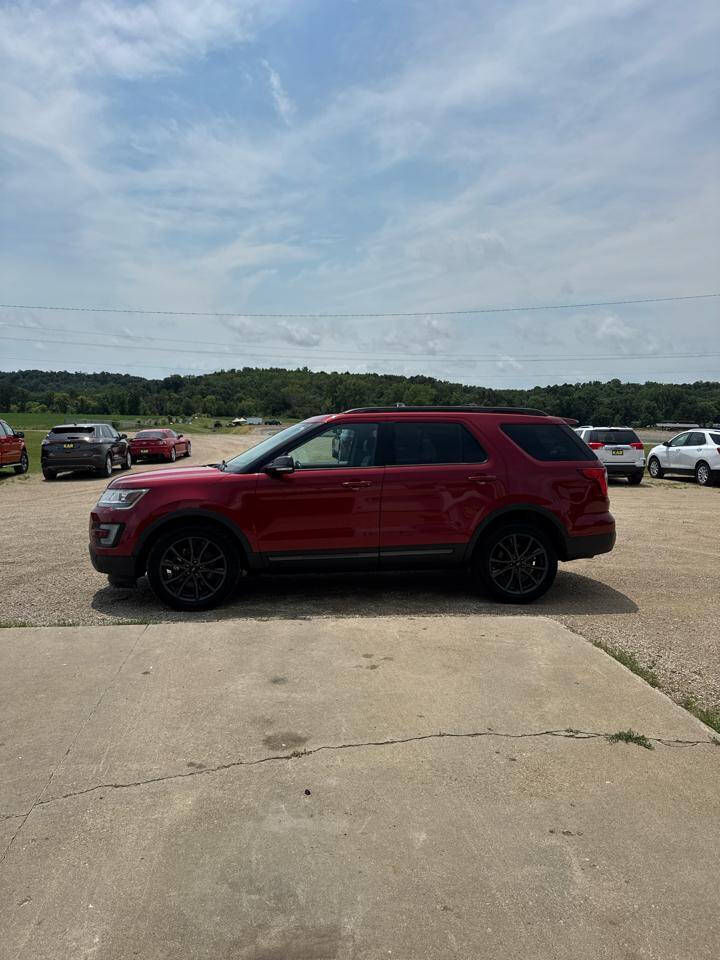Red 2017 Ford Explorer XLT AWD XLT 4dr SUV 17