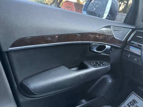 2017 Volvo XC90 T5 Momentum