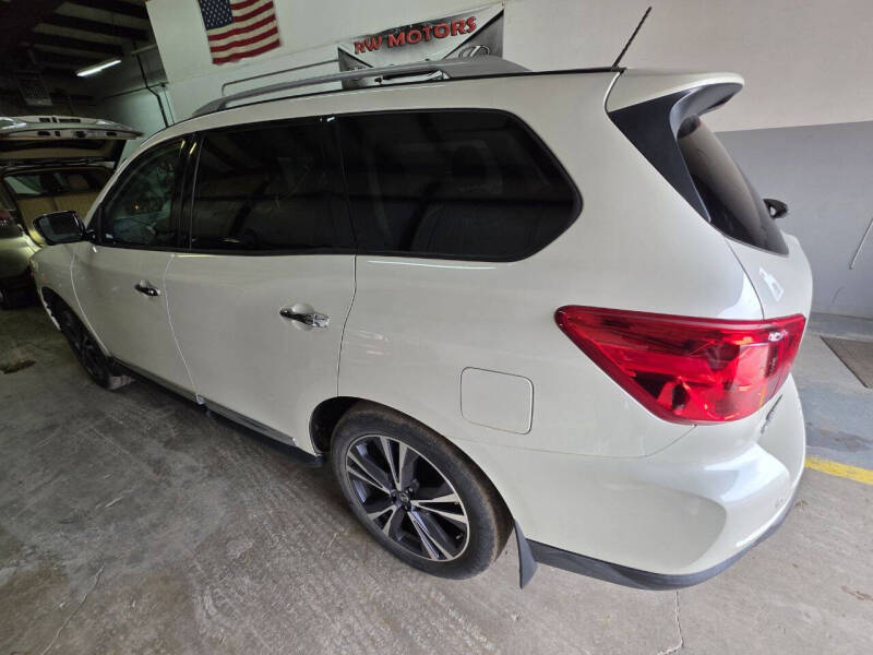 2017 Nissan Pathfinder Platinum