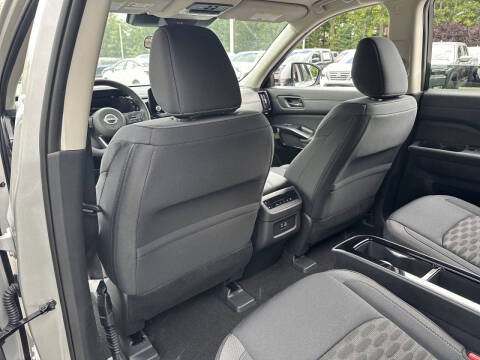 2025 Nissan Pathfinder SV