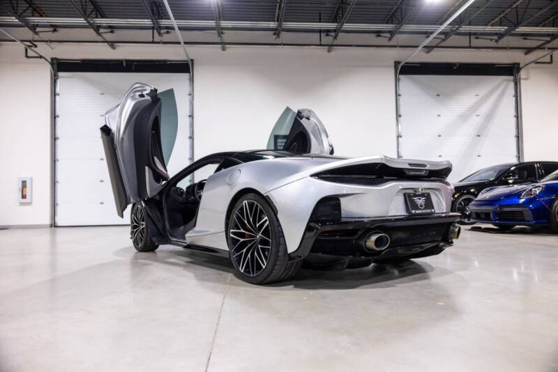 2022 McLaren GT