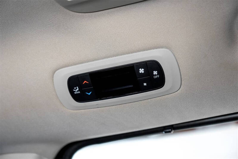 2020 Chrysler Voyager LXi