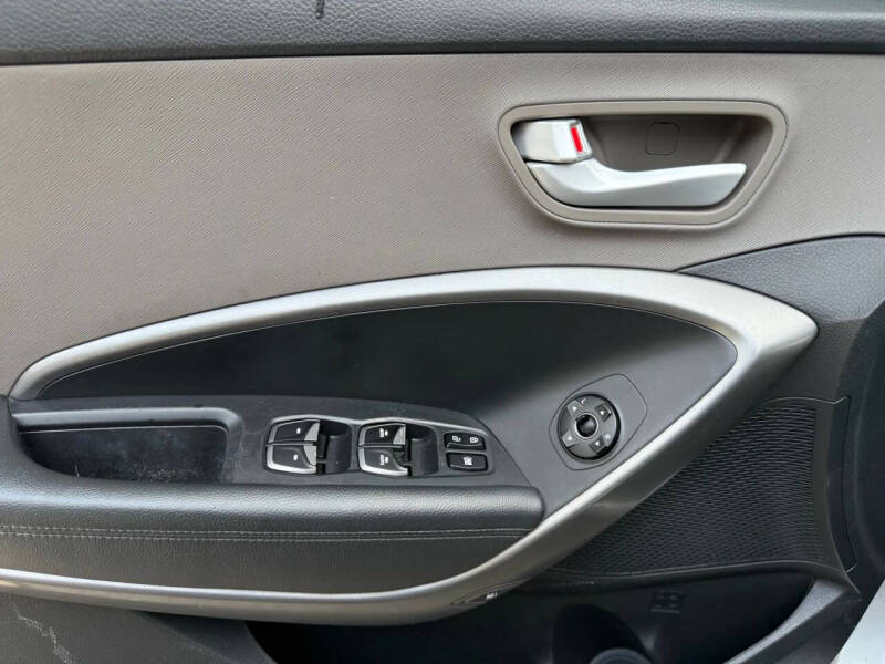 2016 Hyundai Santa Fe SE