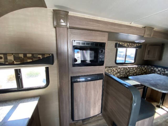 2018 Pacific Coachworks MIGHTY LIGHT