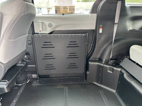 2025 Toyota Sienna LE 8-Passenger