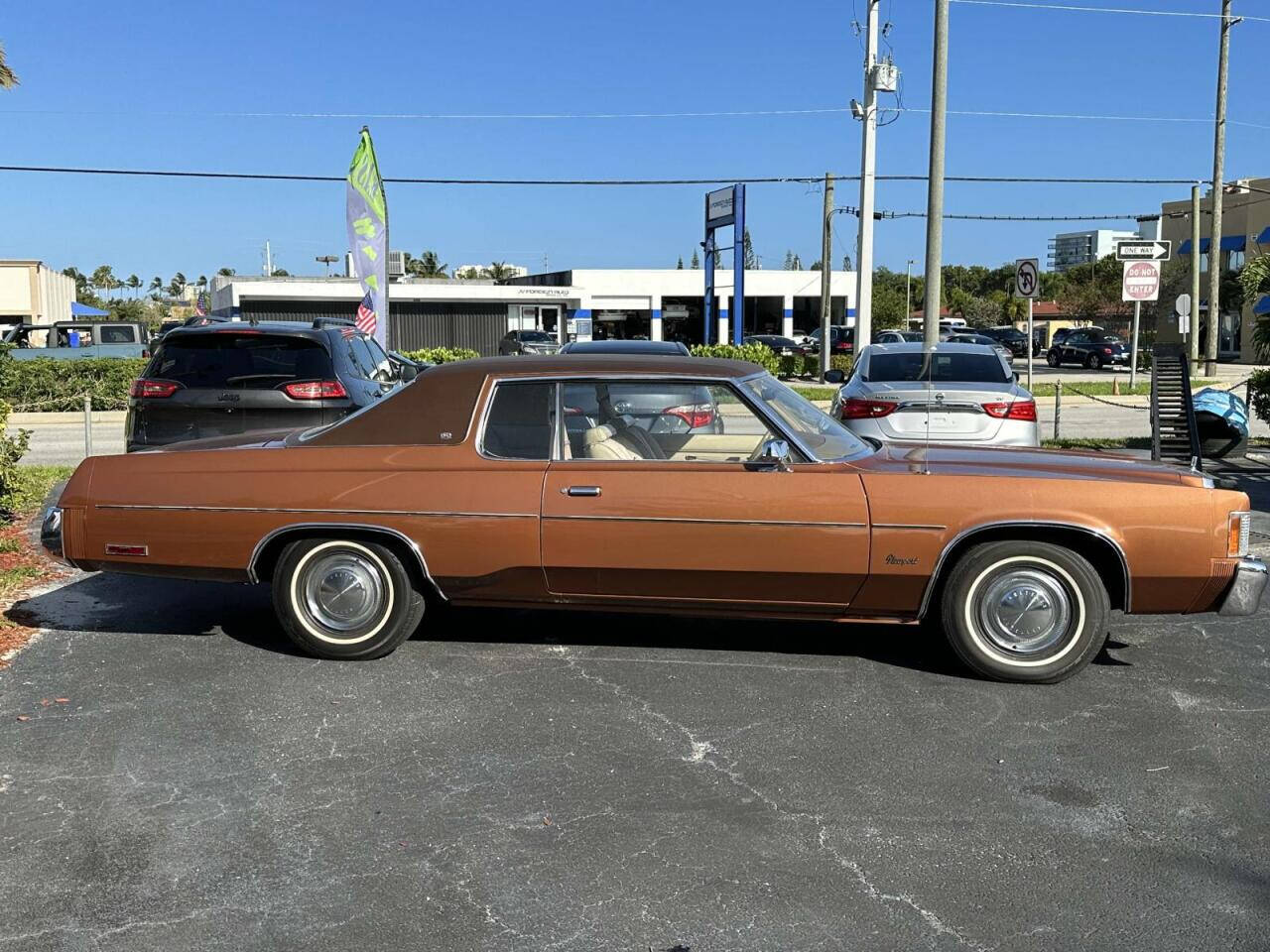 1977 Chrysler New Yorker  - $15,250