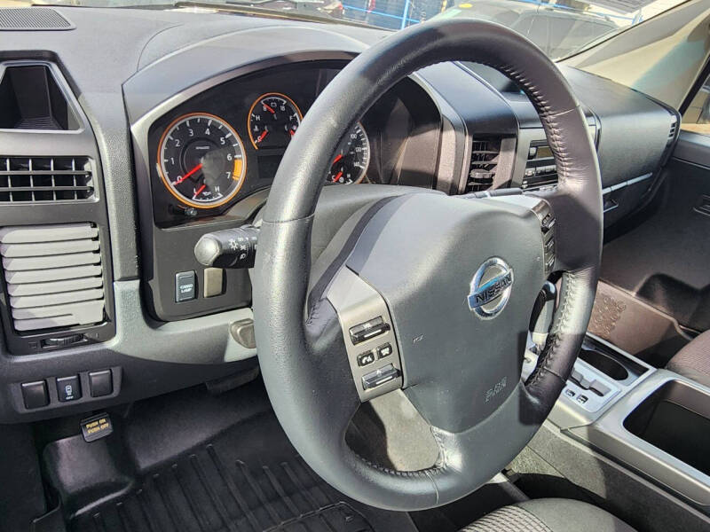 2011 Nissan Titan SV