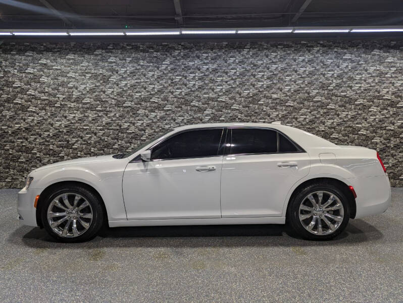 Used 2020 Chrysler 300 Touring with VIN 2C3CCAAG3LH187390 for sale in Detroit, MI