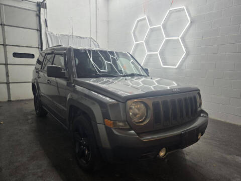 2013 Jeep Patriot for sale at Skyline Luxury Motors in Buffalo Grove IL