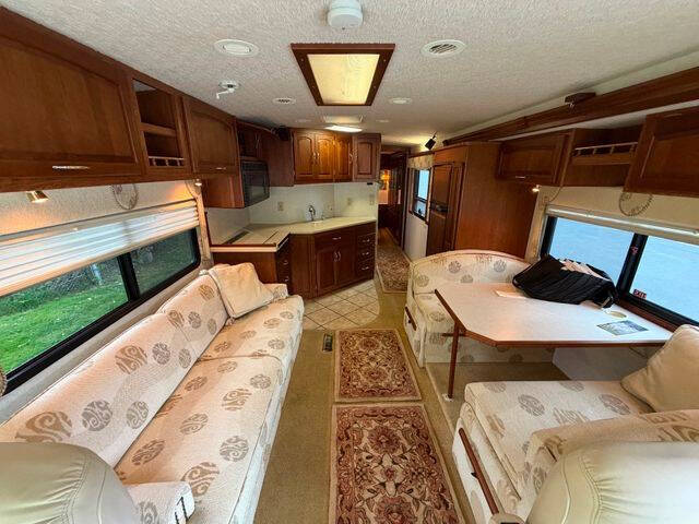 2002 Freightliner XC Chassis