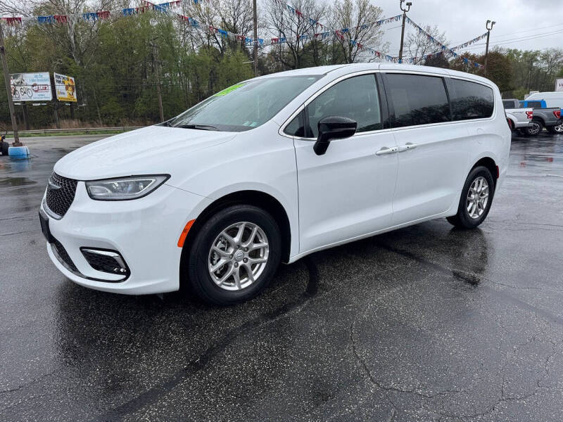 2025 Chrysler Pacifica Select